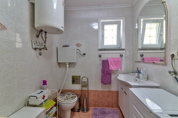 Selce Apartment with Sea-View Balcony for 5 Guests