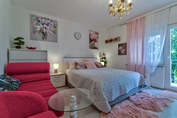 Selce Apartment with Sea-View Balcony for 5 Guests