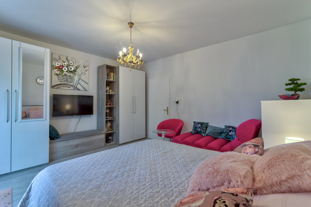 Selce Apartment with Sea-View Balcony for 5 Guests