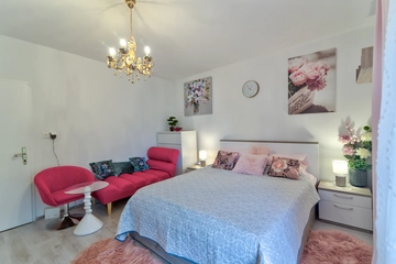 Selce Apartment with Sea-View Balcony for 5 Guests