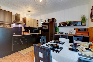 Selce Apartment with Sea-View Balcony for 5 Guests