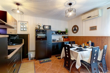 Selce Apartment with Sea-View Balcony for 5 Guests