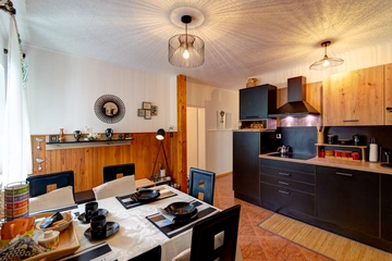 Selce Apartment with Sea-View Balcony for 5 Guests