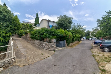 Selce Apartment with Sea-View Balcony for 5 Guests