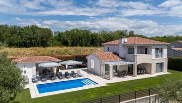 4-Bedroom Villa with Pool in Kaštelir