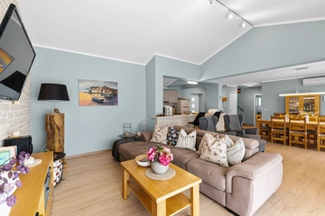 4-Bedroom Villa with Pool in Kaštelir