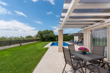 4-Bedroom Villa with Pool in Kaštelir
