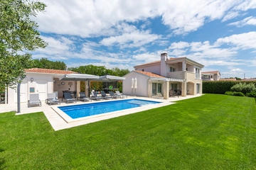 4-Bedroom Villa with Pool in Kaštelir