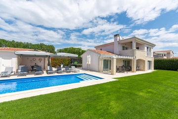 4-Bedroom Villa with Pool in Kaštelir