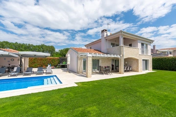 4-Bedroom Villa with Pool in Kaštelir