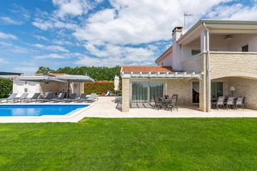 4-Bedroom Villa with Pool in Kaštelir
