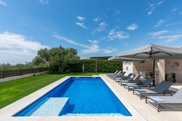 4-Bedroom Villa with Pool in Kaštelir