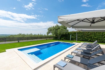 4-Bedroom Villa with Pool in Kaštelir