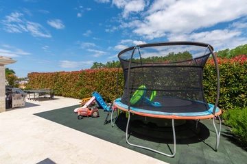 4-Bedroom Villa with Pool in Kaštelir