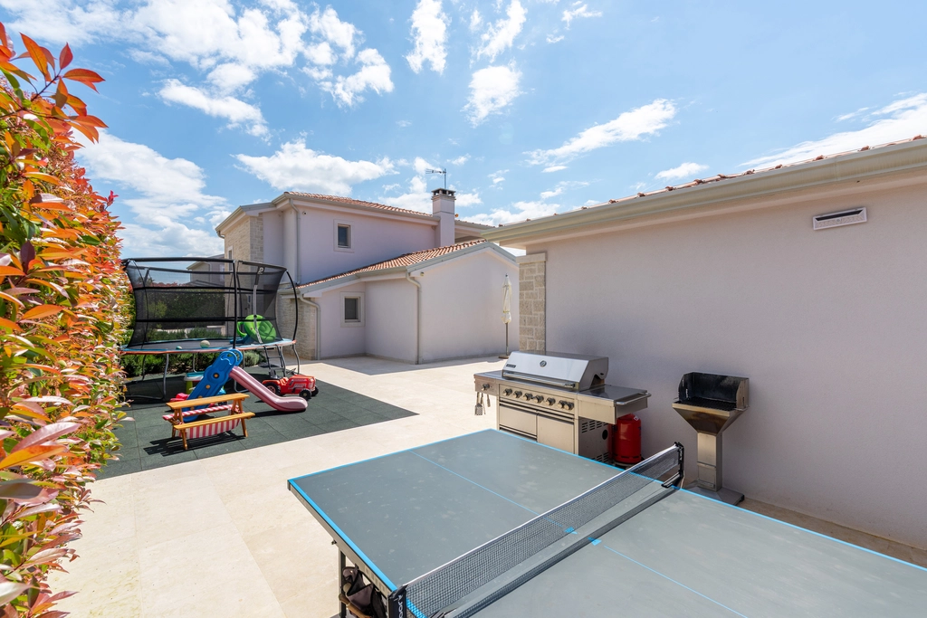 4-Bedroom Villa with Pool in Kaštelir