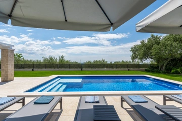 4-Bedroom Villa with Pool in Kaštelir