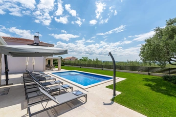 4-Bedroom Villa with Pool in Kaštelir