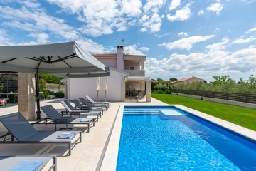 4-Bedroom Villa with Pool in Kaštelir
