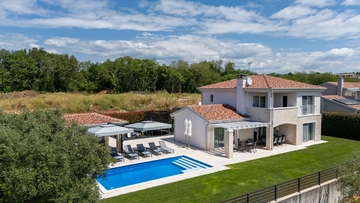 4-Bedroom Villa with Pool in Kaštelir