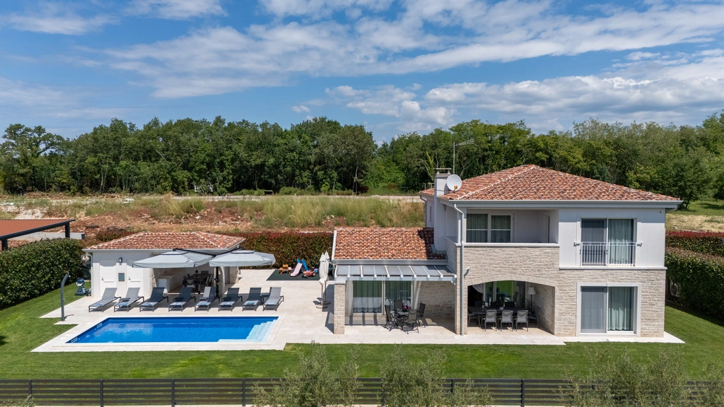 4-Bedroom Villa with Pool in Kaštelir