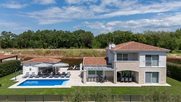 4-Bedroom Villa with Pool in Kaštelir