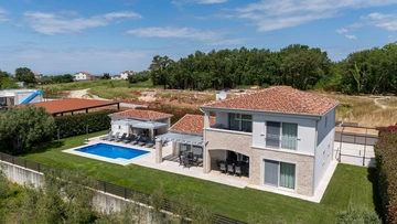 4-Bedroom Villa with Pool in Kaštelir