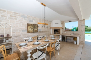 4-Bedroom Villa in Kaštelir (Sleeps 8)