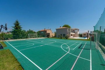 4-Bedroom Villa in Kaštelir (Sleeps 8)