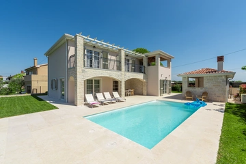 4-Bedroom Villa in Kaštelir (Sleeps 8)