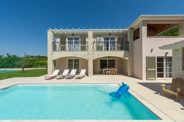 4-Bedroom Villa in Kaštelir (Sleeps 8)