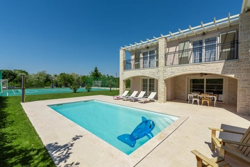 4-Bedroom Villa in Kaštelir (Sleeps 8)