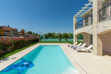 4-Bedroom Villa in Kaštelir (Sleeps 8)