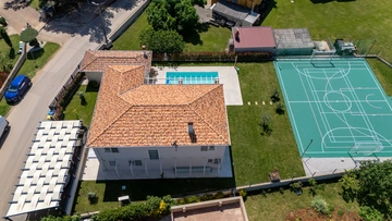 4-Bedroom Villa in Kaštelir (Sleeps 8)