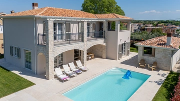 4-Bedroom Villa in Kaštelir (Sleeps 8)