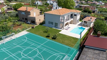 4-Bedroom Villa in Kaštelir (Sleeps 8)