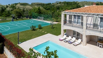 4-Bedroom Villa in Kaštelir (Sleeps 8)