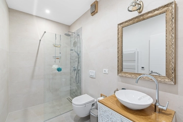 4-Bedroom Villa in Kaštelir (Sleeps 8)