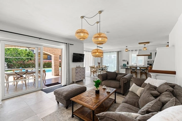 4-Bedroom Villa in Kaštelir (Sleeps 8)