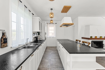 4-Bedroom Villa in Kaštelir (Sleeps 8)