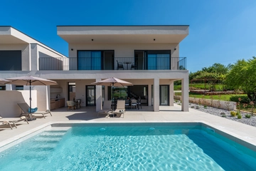 Villa in Kosinožići for Up to 8 Guests