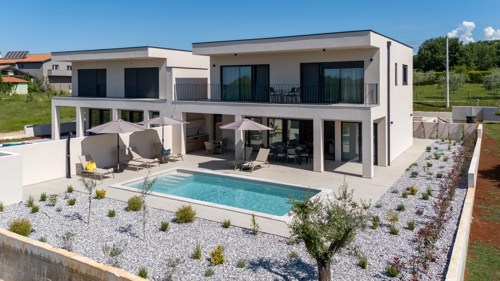 Villa in Kosinožići for Up to 8 Guests