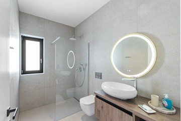 Villa in Kosinožići for Up to 8 Guests