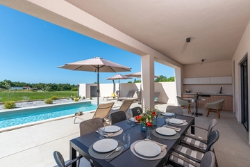 Villa in Kosinožići for Up to 8 Guests