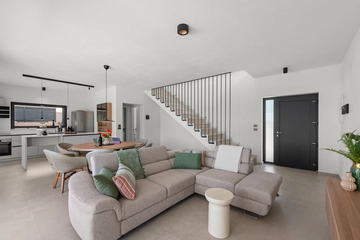 Villa in Kosinožići for Up to 8 Guests