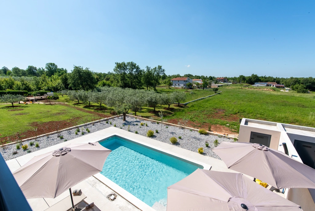 Villa in Kosinožići for Up to 8 Guests