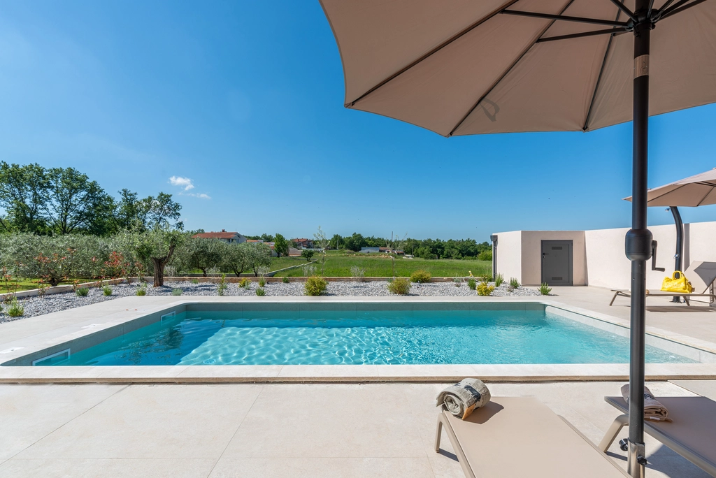 Villa in Kosinožići for Up to 8 Guests