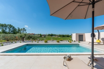 Villa in Kosinožići for Up to 8 Guests