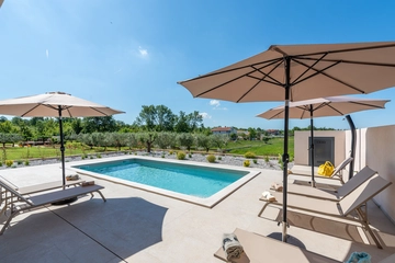 Villa in Kosinožići for Up to 8 Guests