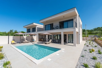 Villa in Kosinožići for Up to 8 Guests