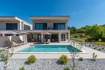 Villa in Kosinožići for Up to 8 Guests